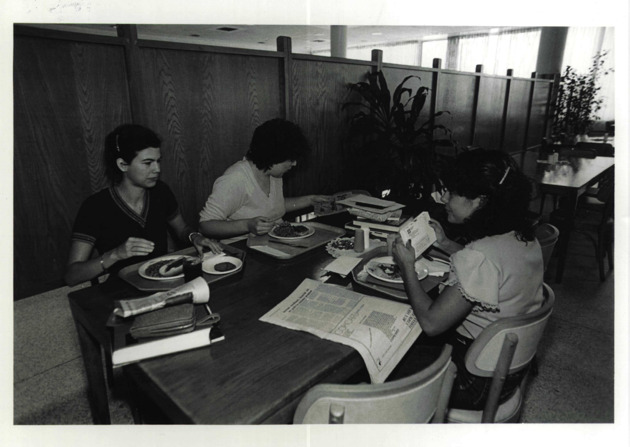Students eating in the Thompson Hall dining room